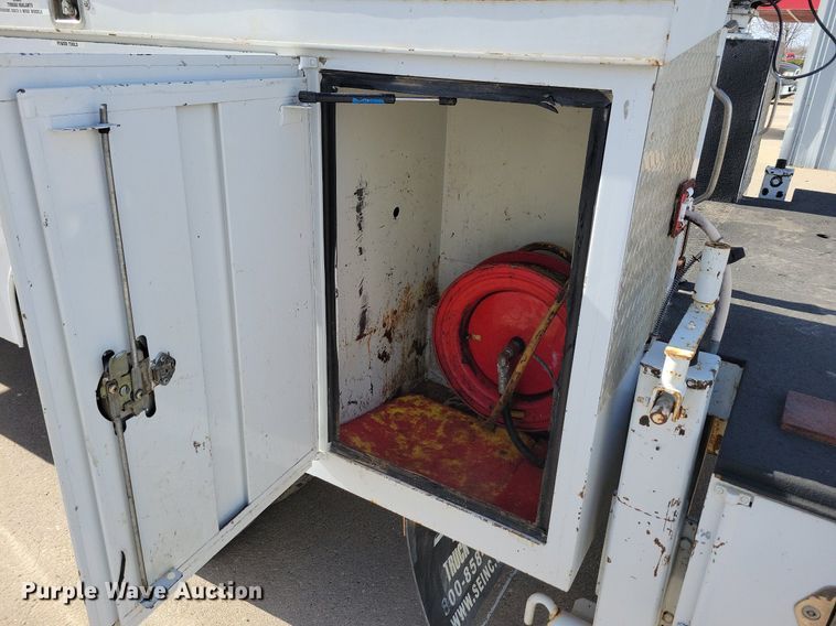 image for item LO9946 2006 Ford F550 Super Duty  utility / service truck