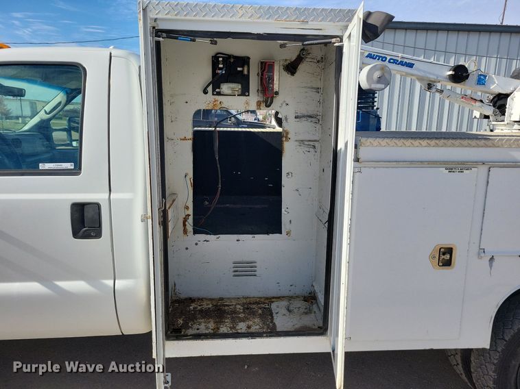 image for item LO9946 2006 Ford F550 Super Duty  utility / service truck