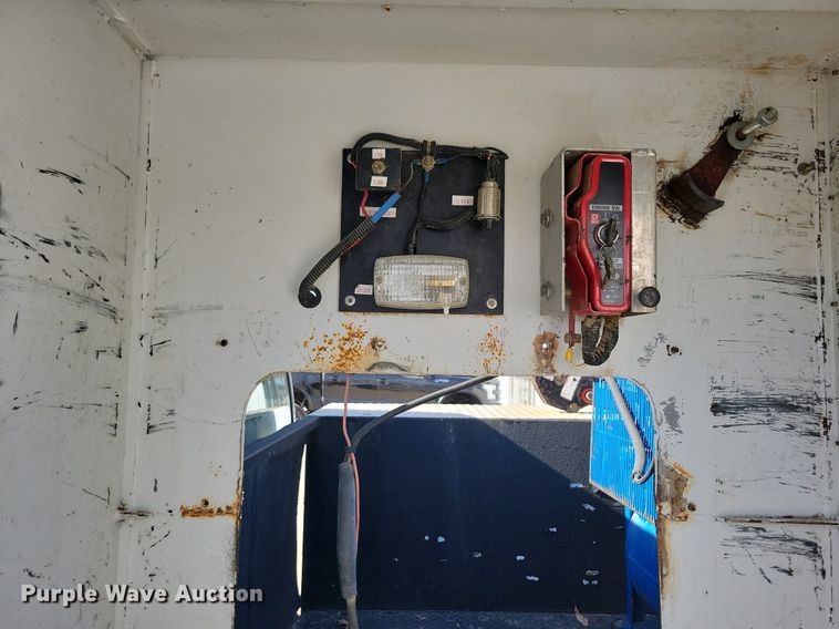 image for item LO9946 2006 Ford F550 Super Duty  utility / service truck