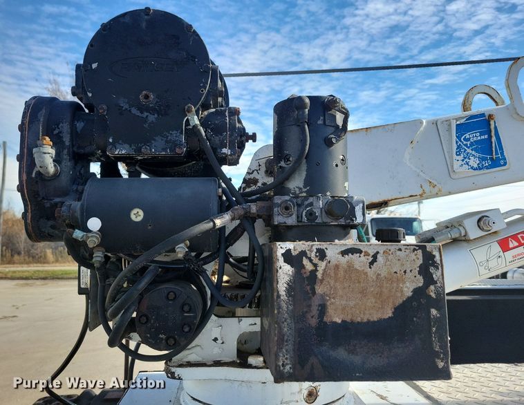 image for item LO9946 2006 Ford F550 Super Duty  utility / service truck