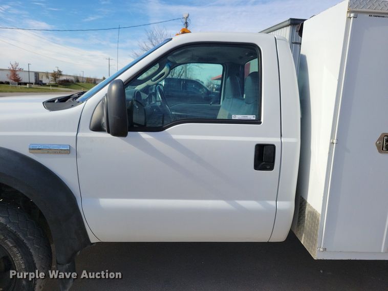 image for item LO9946 2006 Ford F550 Super Duty  utility / service truck