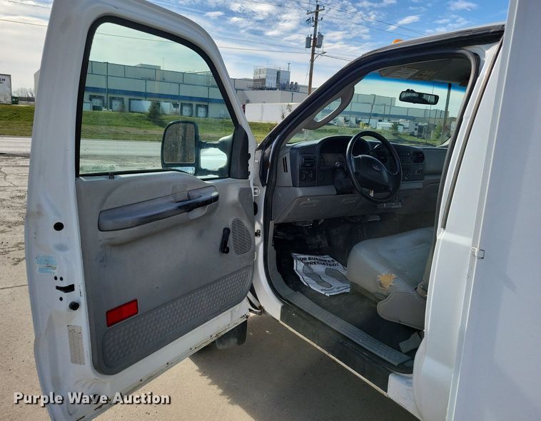 image for item LO9946 2006 Ford F550 Super Duty  utility / service truck