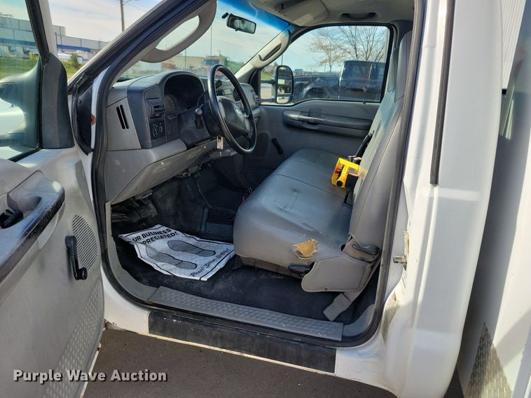 image for item LO9946 2006 Ford F550 Super Duty  utility / service truck