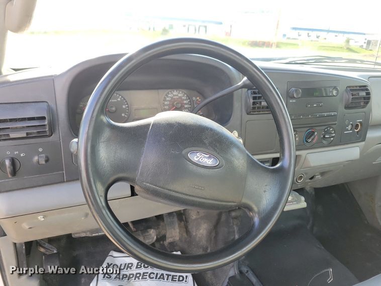 image for item LO9946 2006 Ford F550 Super Duty  utility / service truck
