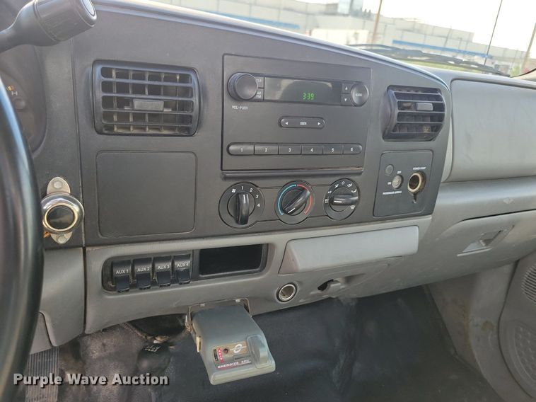 image for item LO9946 2006 Ford F550 Super Duty  utility / service truck