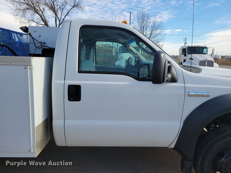 image for item LO9946 2006 Ford F550 Super Duty  utility / service truck