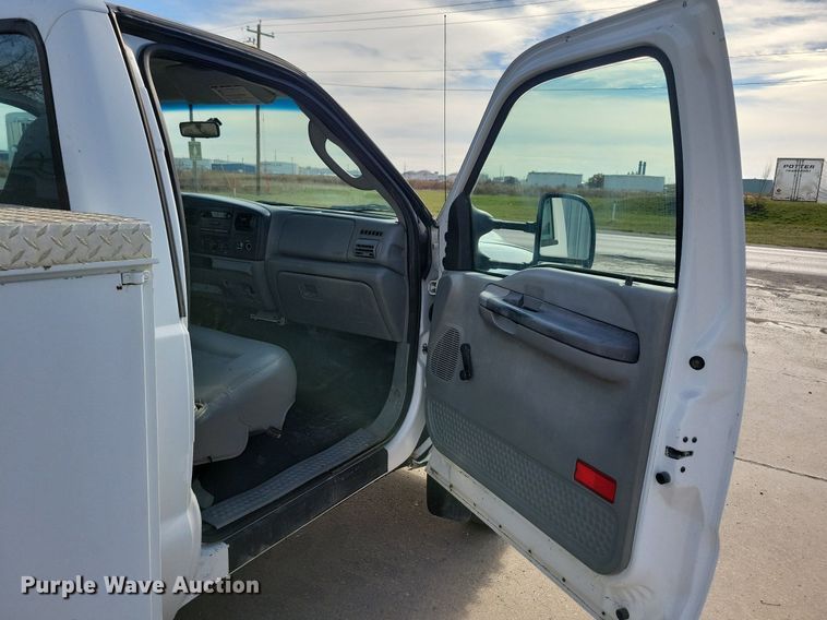 image for item LO9946 2006 Ford F550 Super Duty  utility / service truck