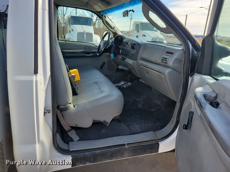 image for item LO9946 2006 Ford F550 Super Duty  utility / service truck