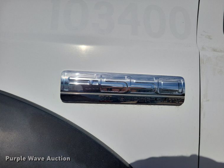 image for item LO9946 2006 Ford F550 Super Duty  utility / service truck