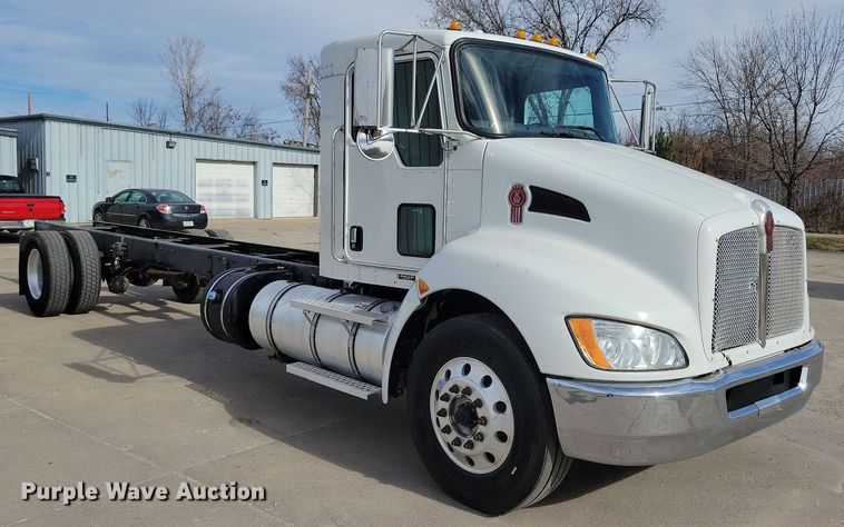 image for item LO9947 2014 Kenworth T370  truck cab and chassis