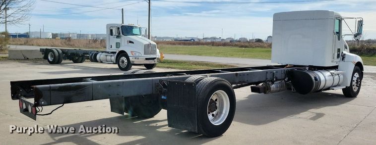 image for item LO9947 2014 Kenworth T370  truck cab and chassis