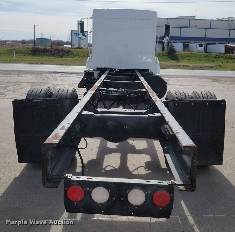 image for item LO9947 2014 Kenworth T370  truck cab and chassis
