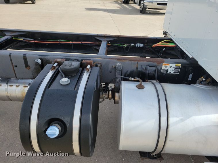 image for item LO9947 2014 Kenworth T370  truck cab and chassis