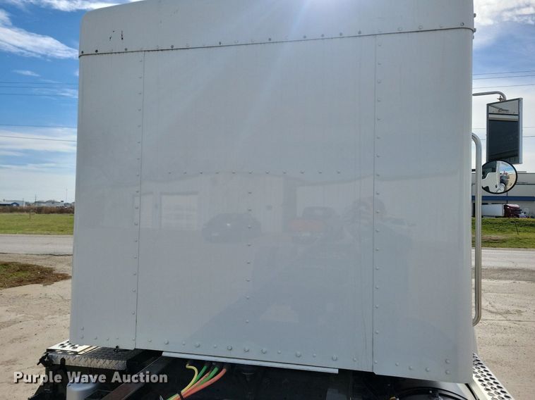 image for item LO9947 2014 Kenworth T370  truck cab and chassis