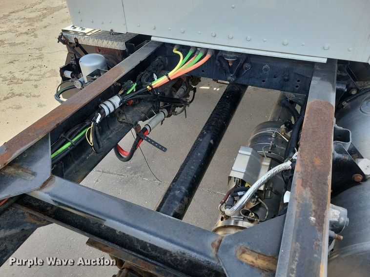 image for item LO9947 2014 Kenworth T370  truck cab and chassis