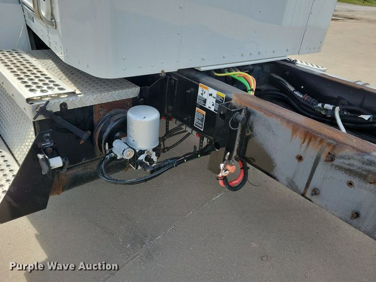 image for item LO9947 2014 Kenworth T370  truck cab and chassis