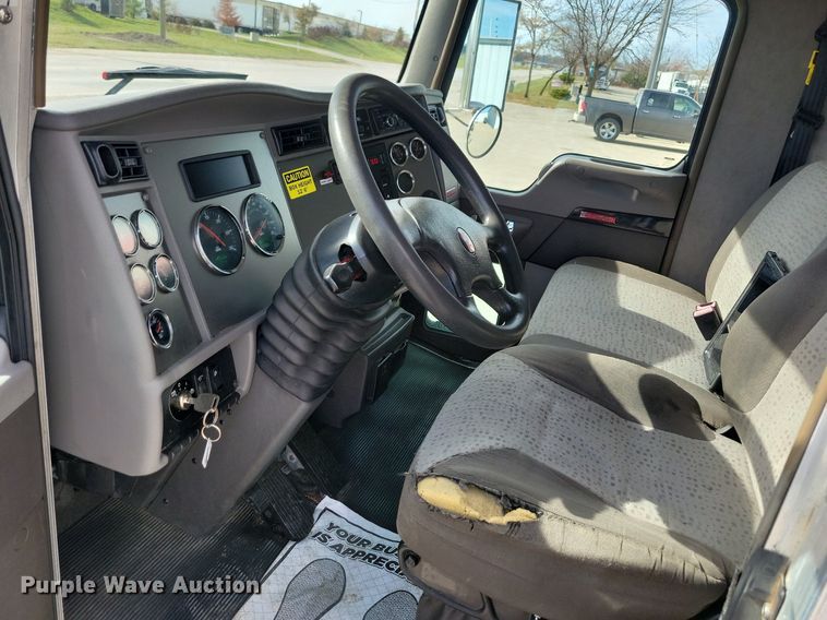 image for item LO9947 2014 Kenworth T370  truck cab and chassis