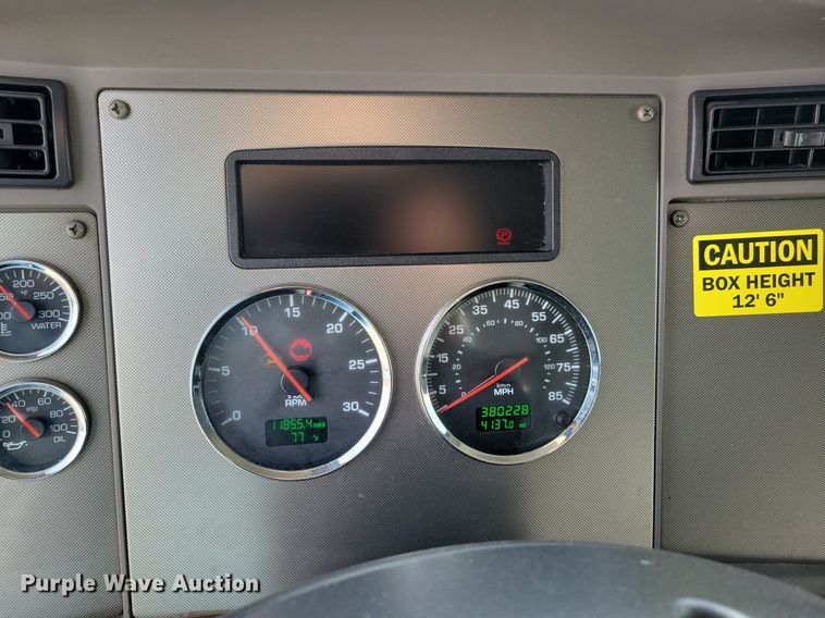 image for item LO9947 2014 Kenworth T370  truck cab and chassis