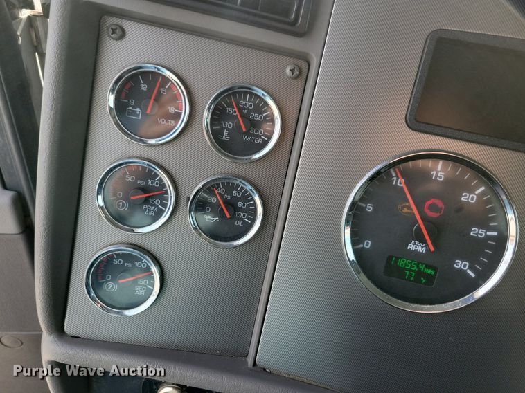 image for item LO9947 2014 Kenworth T370  truck cab and chassis