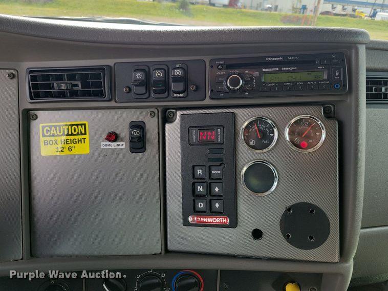 image for item LO9947 2014 Kenworth T370  truck cab and chassis