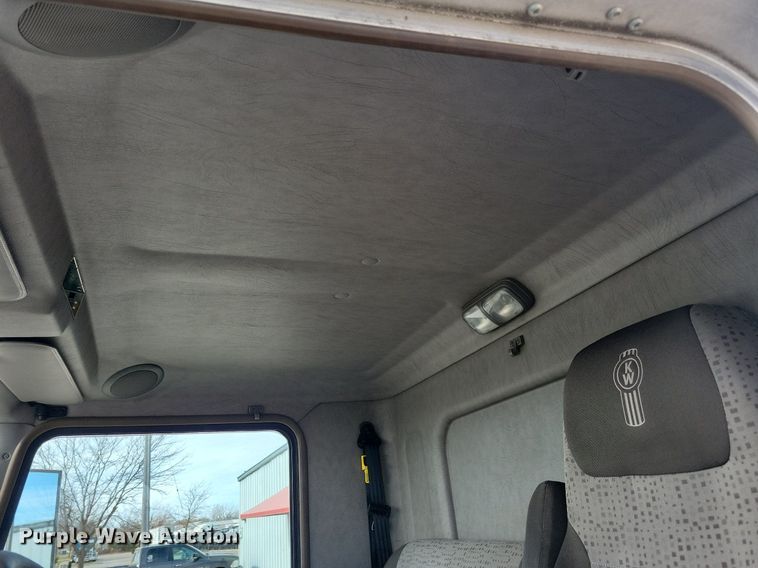 image for item LO9947 2014 Kenworth T370  truck cab and chassis