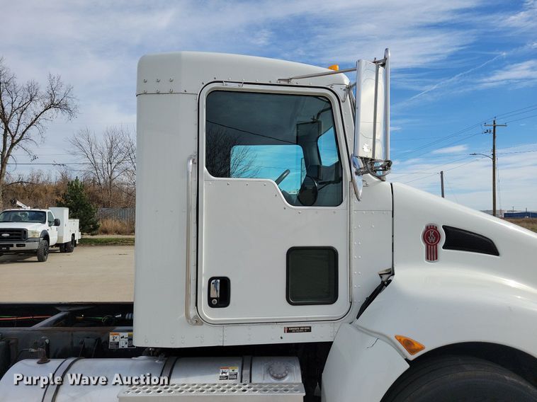 image for item LO9947 2014 Kenworth T370  truck cab and chassis