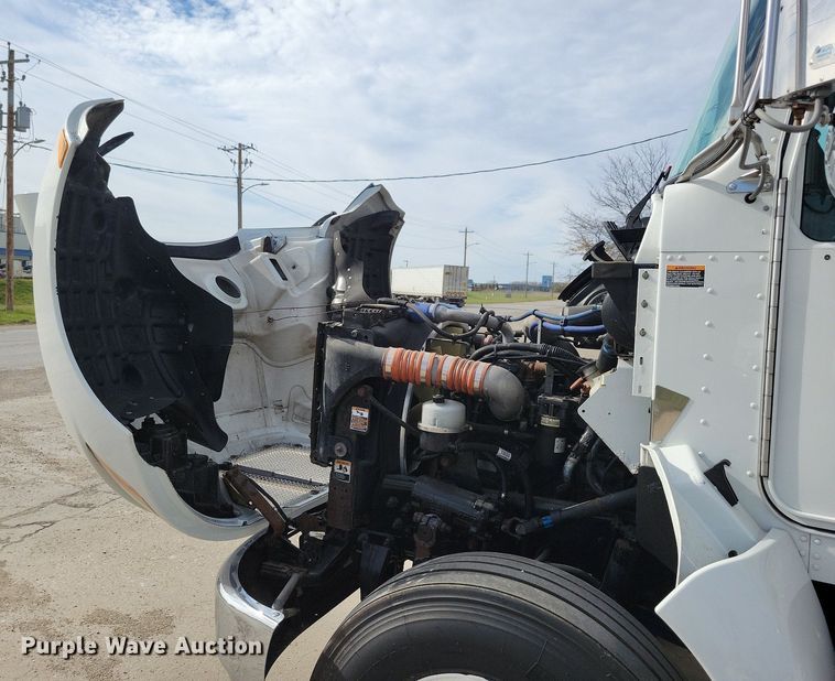 image for item LO9947 2014 Kenworth T370  truck cab and chassis