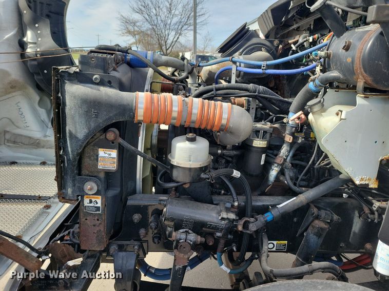 image for item LO9947 2014 Kenworth T370  truck cab and chassis