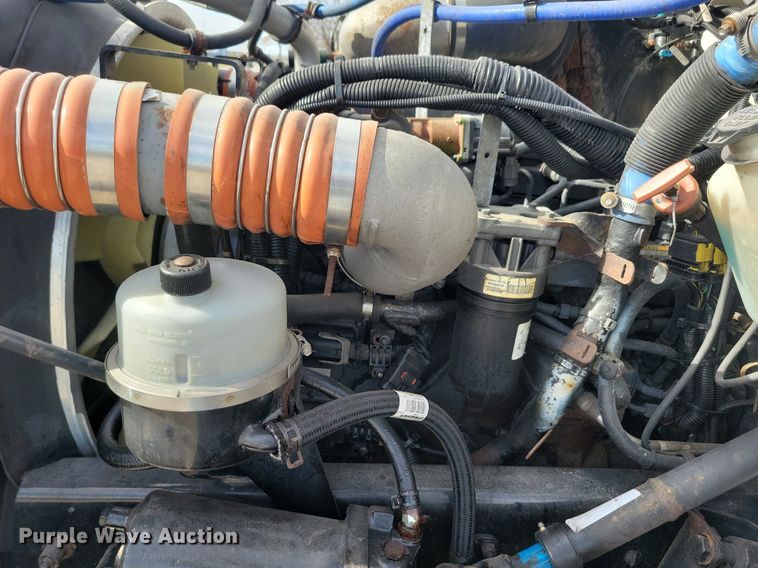 image for item LO9947 2014 Kenworth T370  truck cab and chassis