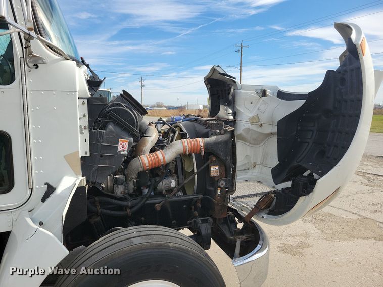 image for item LO9947 2014 Kenworth T370  truck cab and chassis