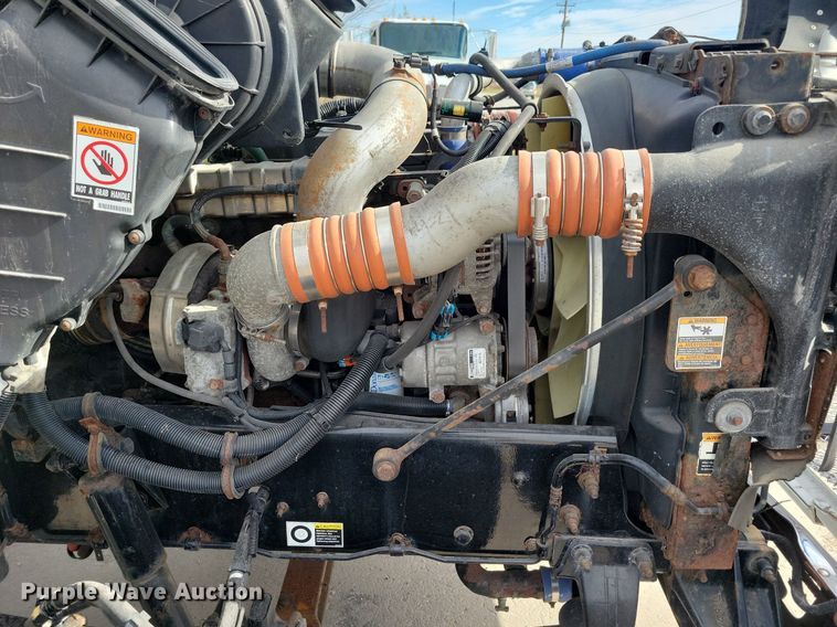 image for item LO9947 2014 Kenworth T370  truck cab and chassis