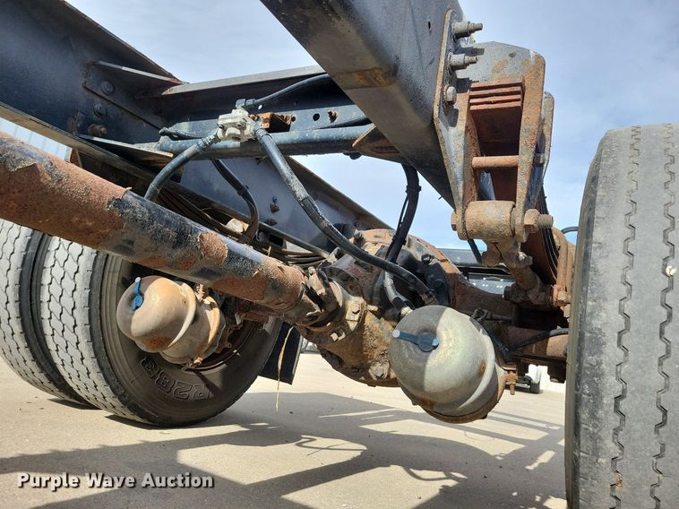 image for item LO9947 2014 Kenworth T370  truck cab and chassis