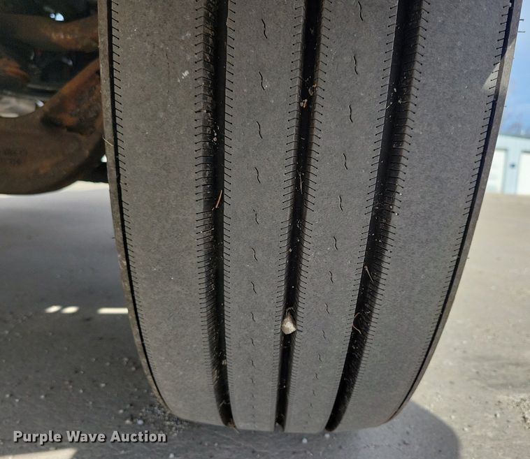 image for item LO9947 2014 Kenworth T370  truck cab and chassis