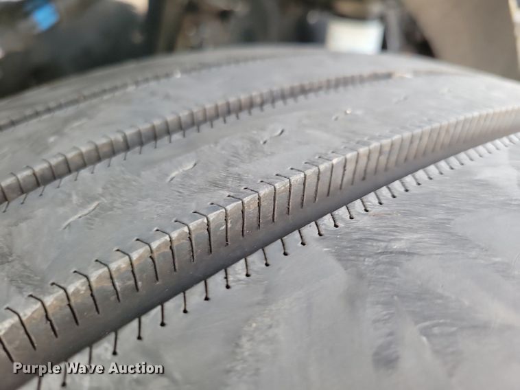 image for item LO9947 2014 Kenworth T370  truck cab and chassis