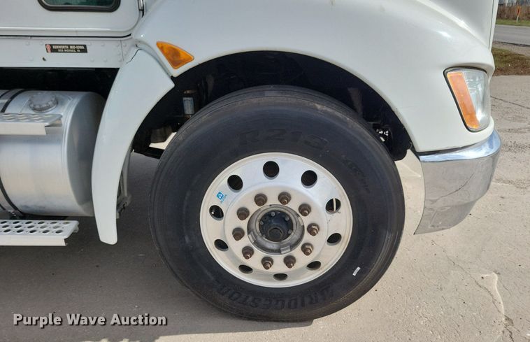 image for item LO9947 2014 Kenworth T370  truck cab and chassis