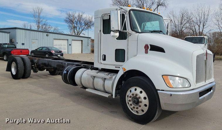 image for item LO9948 2014 Kenworth T370  truck cab and chassis