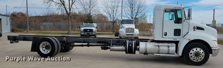 image for item LO9948 2014 Kenworth T370  truck cab and chassis