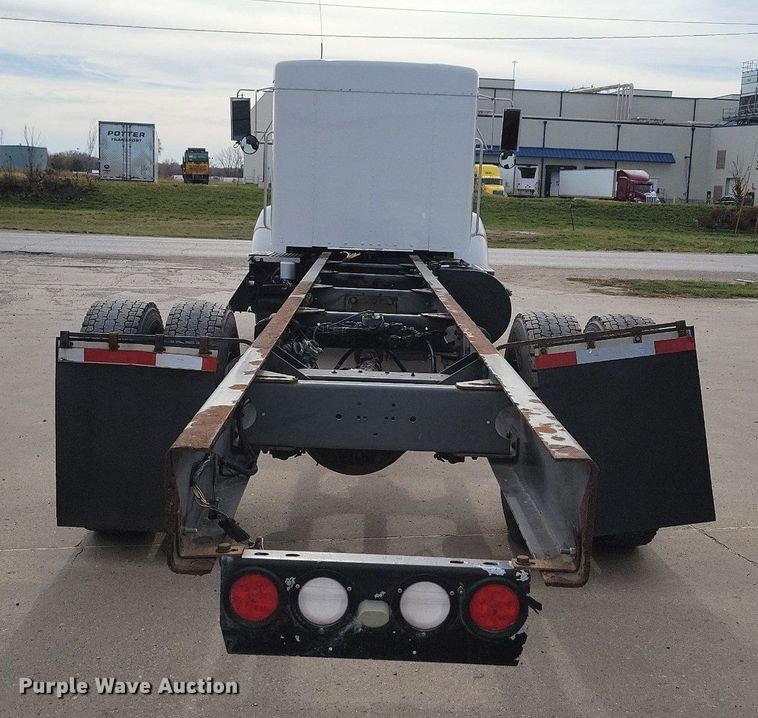 image for item LO9948 2014 Kenworth T370  truck cab and chassis