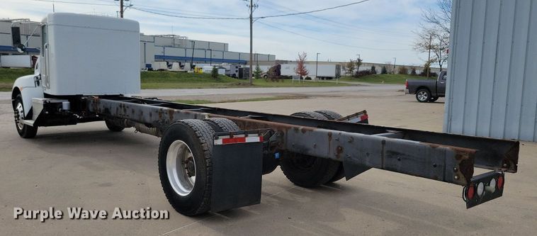 image for item LO9948 2014 Kenworth T370  truck cab and chassis