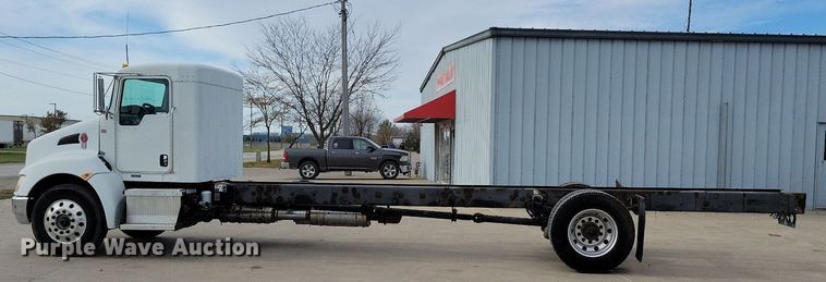 image for item LO9948 2014 Kenworth T370  truck cab and chassis