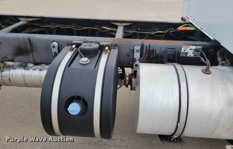 image for item LO9948 2014 Kenworth T370  truck cab and chassis