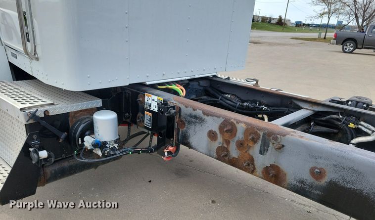 image for item LO9948 2014 Kenworth T370  truck cab and chassis