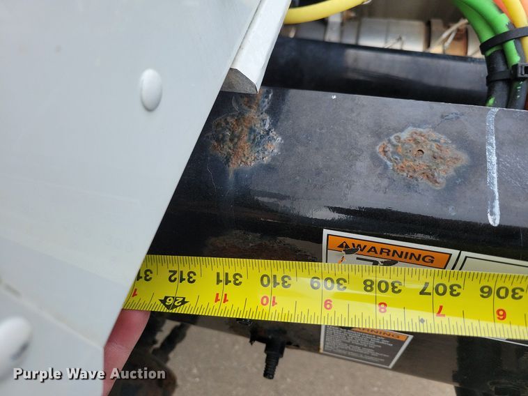 image for item LO9948 2014 Kenworth T370  truck cab and chassis