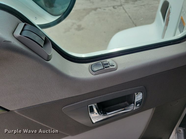 image for item LO9948 2014 Kenworth T370  truck cab and chassis