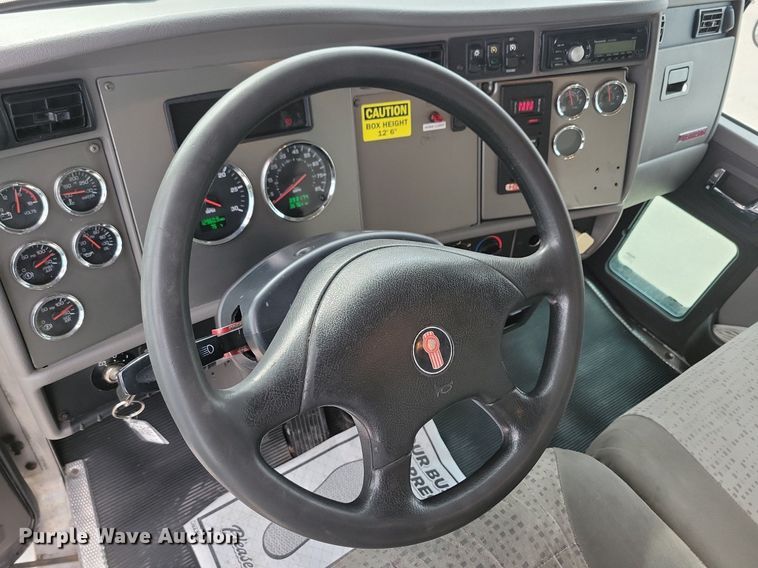 image for item LO9948 2014 Kenworth T370  truck cab and chassis