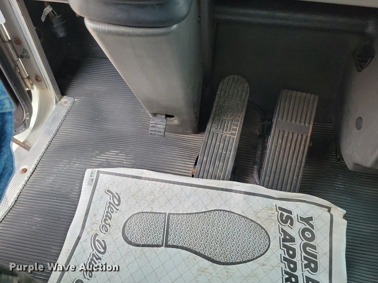 image for item LO9948 2014 Kenworth T370  truck cab and chassis