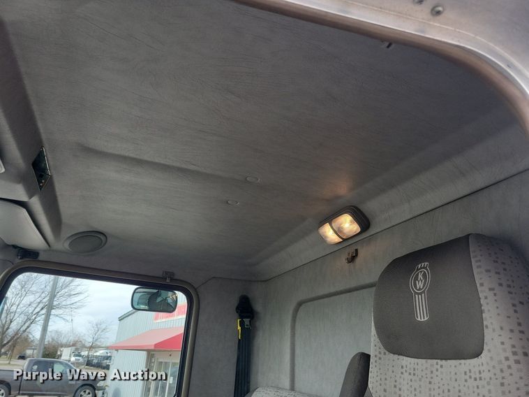 image for item LO9948 2014 Kenworth T370  truck cab and chassis