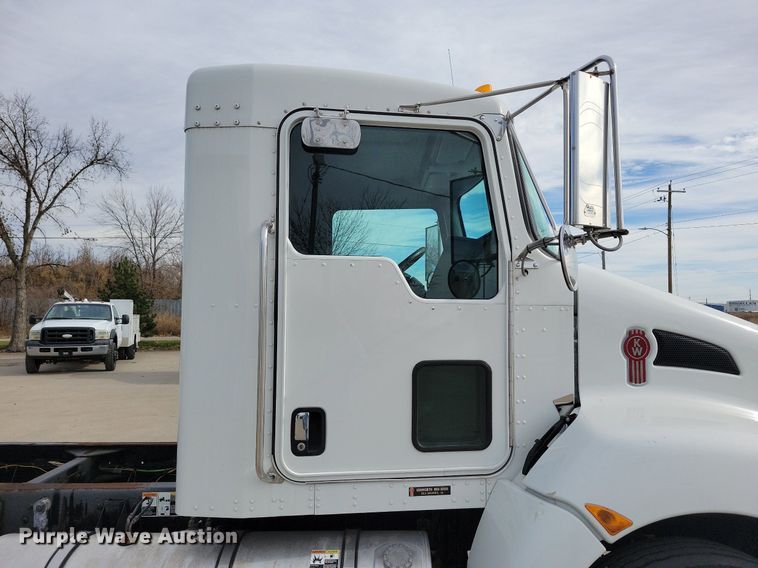 image for item LO9948 2014 Kenworth T370  truck cab and chassis