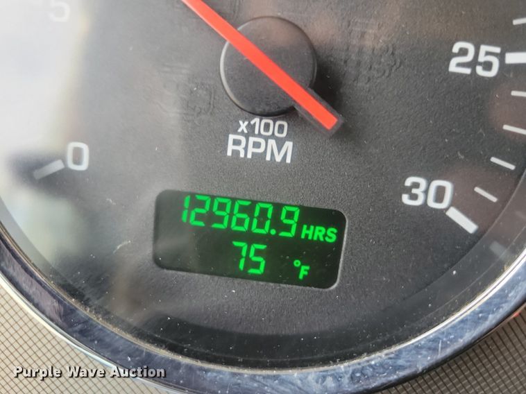 image for item LO9948 2014 Kenworth T370  truck cab and chassis