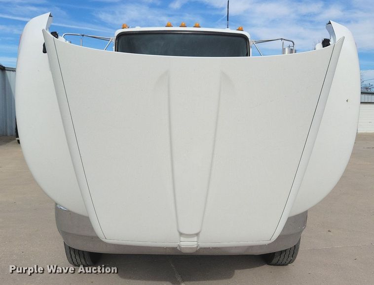 image for item LO9948 2014 Kenworth T370  truck cab and chassis